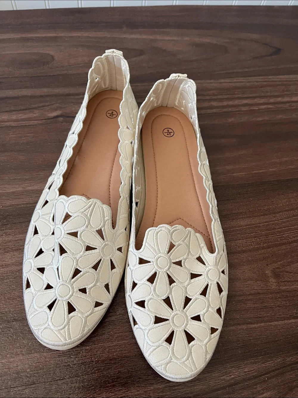 Women's Cream Floral Cutout Slip-On Flats - Picture 2 of 6